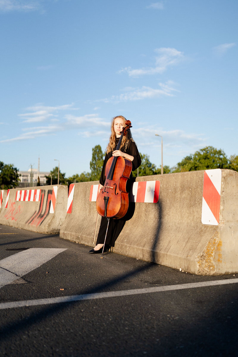 Musikerportrait der Cellistin Hannah von Glasow in Nürnberg