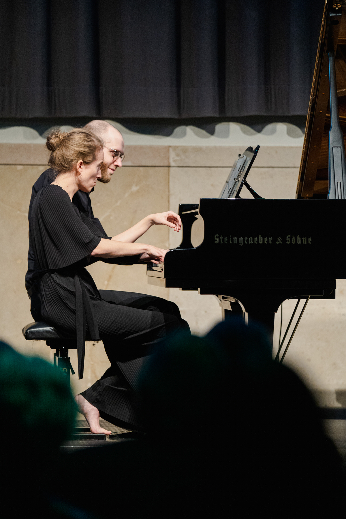 Marie Zahnlecker und Jonas Gleim am Klavier in Würzburg