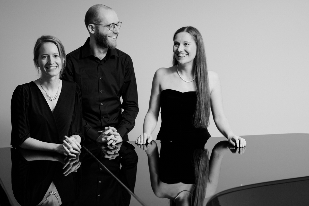 Trio Marie Zahnlecker, Jonas Gleim, Theresa Romes am Klavier